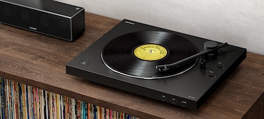 Picture of Turntable with BLUETOOTH® connectivity